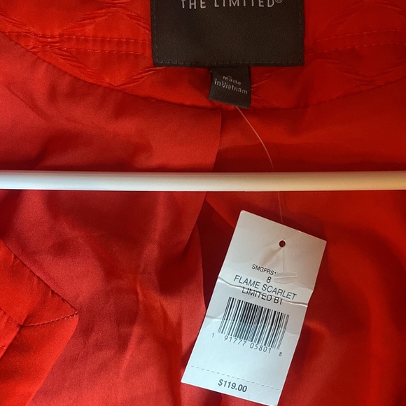 The Limited Red puffer jacket in size 8 - Picture 3 of 4